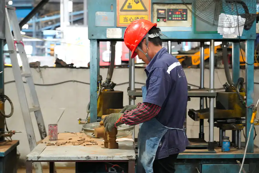 Fabricación de núcleo de arena recubierta